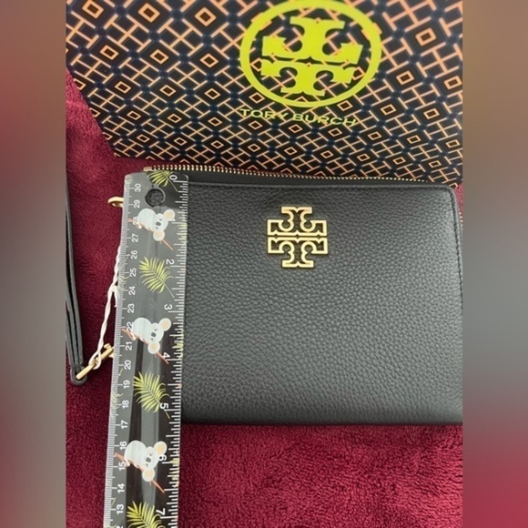 TORY BURCH• BRITTEN LARGE‎ ZIP POUCH WRISTLET - Picture 11 of 12